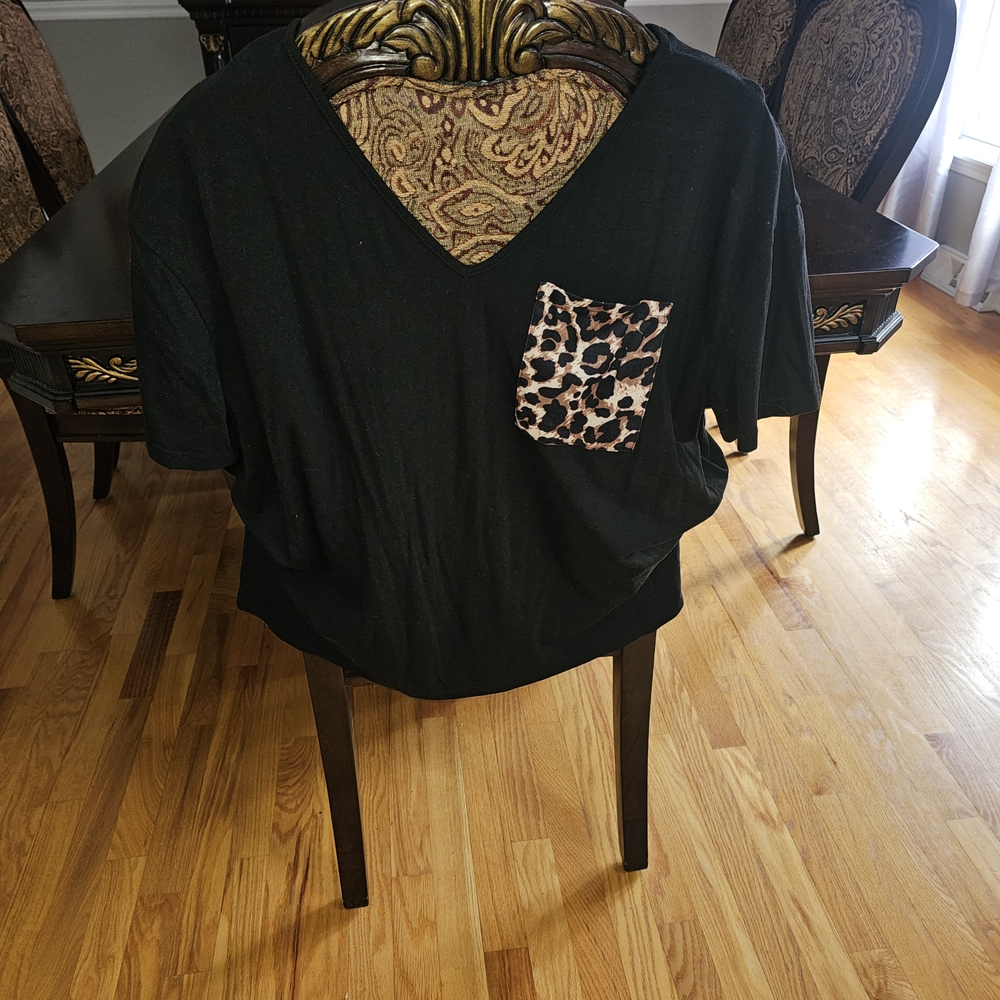 SHEIN Black V-Neck Tee with Leopard Accent